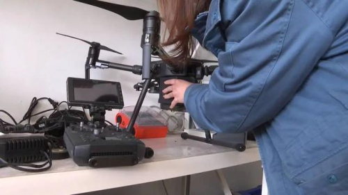 山东河口丨春节假期95后小姑娘无人机巡线保供电