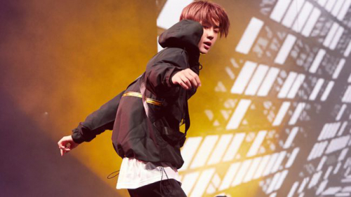 王一博空降上海无人机灯光秀，品牌方的独宠酷盖值得