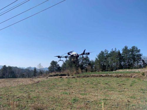 湖北鹤峰：无人机农田施药 高效助力春耕生产