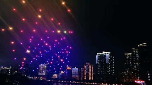 广州500无人机致敬戍边英雄