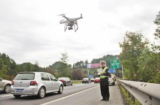 厦门：无人机空中捕获证据 “无证”车辆还没启动就被拦下