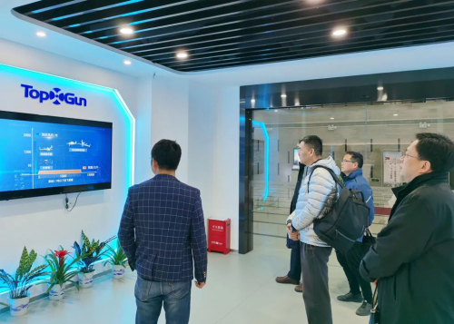 江苏省农业农村厅农机行业处孙俊华处长一行莅临拓攻参观调研