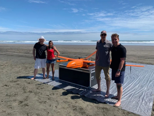 大鹏无人机与新西兰总理一起，参与“保护毛伊海豚计划”