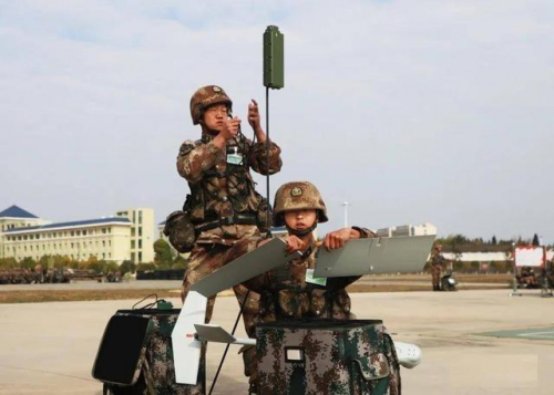 港媒：解放军加大边境无人机训练力度，已开始“蜂群”仿真训练