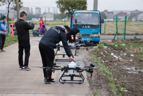 时尚！嘉定这群人竟操控起无人机