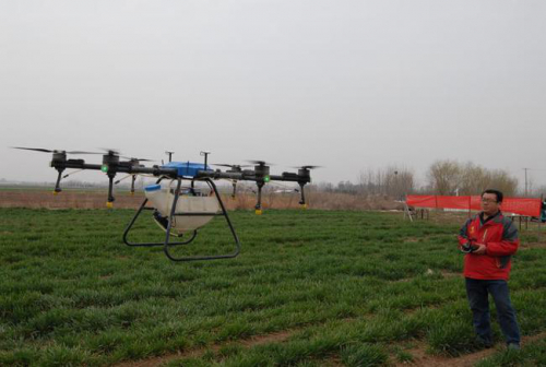 田间地头，“无人机”上岗