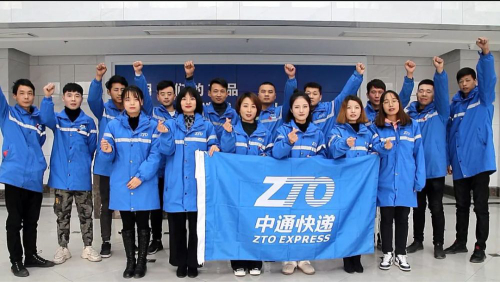 什么？无人机送快递！还要翻山越岭……