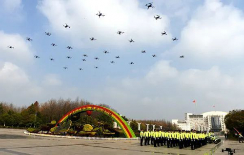 江苏宿迁“西楚飞鹰”无人机战队正式亮相