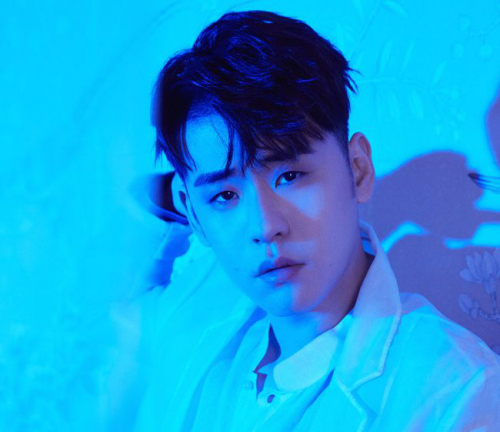 张云雷白色情人红红火火，稚优泉上海无人机示爱辫儿哥哥