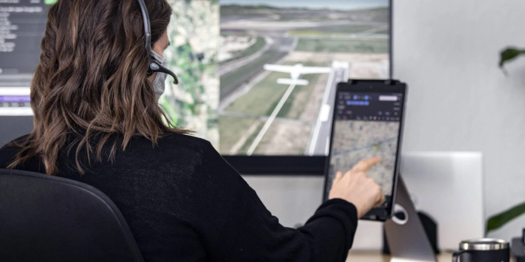 从控制中心远程遥控大型飞机首飞成功，未来将改变“无人机”的操作方式