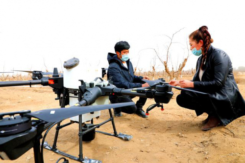 无人机，让农业“飞”起来