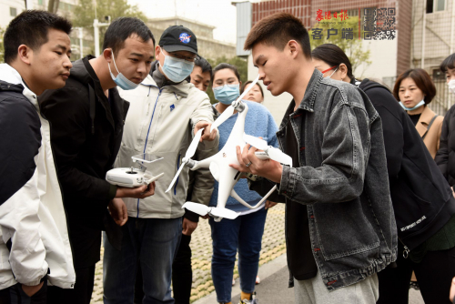 襄阳市首届无人机培训班开课 助困难人员就业