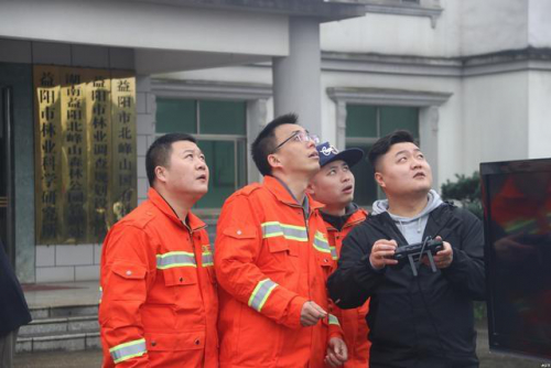 森林防火骨干集中充电 无人机等科技亮相课堂