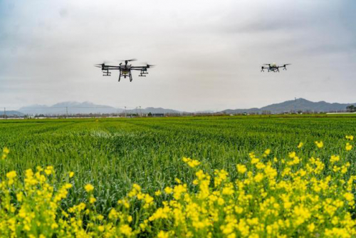 无人机备战春耕