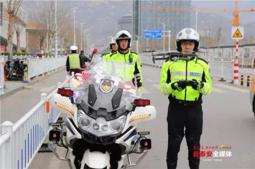 新举措！泰安交警利用无人机查处开车接打电话、不系安全带等违法行为