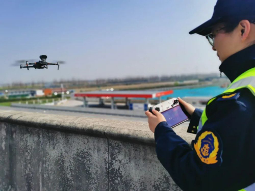 喊话制止违法行为……杭州交通开展高速公路无人机“空中执法”