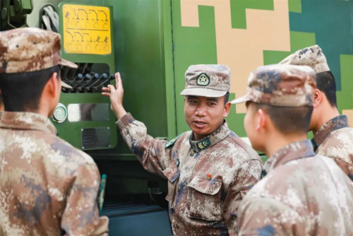 南部先锋｜李建中：从优秀侦察兵到无人机操作手