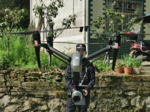 厉害！无人机充当观察员 让违建无处遁形