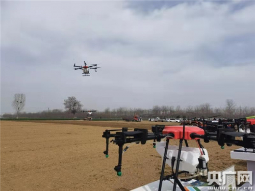 无人机都用上了！郏县“东方红杯”农机操作技能安全大比武精彩纷呈