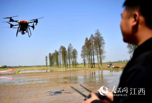 南昌：无人机播种、履带旋耕 春耕也有“科技范”