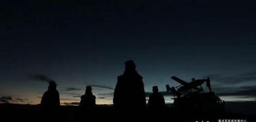 首支高原女子飞行班：她们是“远火”的眼晴