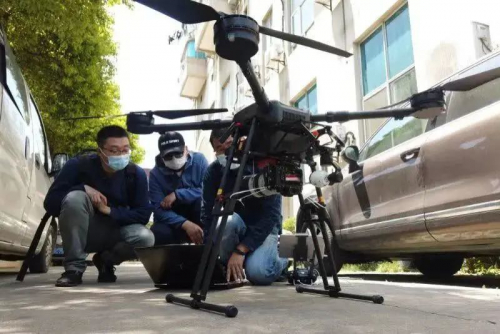 “天降横祸”瑟瑟发抖，5G“城管”上天护你平安！