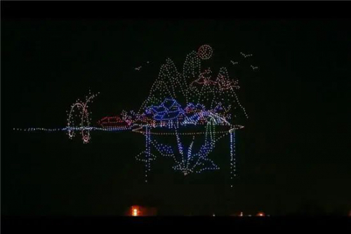 2000架无人机为“笔” 绘出“世外桃源”画卷