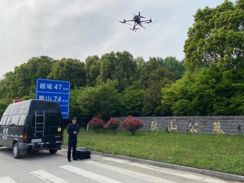 无人机都出动了！全市2.5万余警力守护清明节社会治安平稳有序