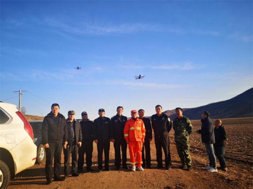 南木林业局利用无人机助力清明森林防火巡查工作