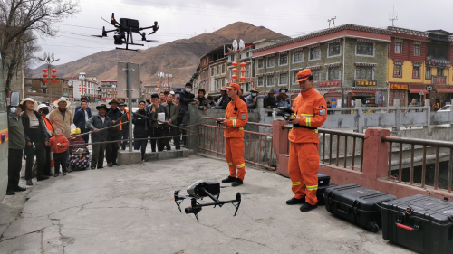 隔空“喊话”吸烟人员17人 直击甘孜森林消防“无人机喊话”现场