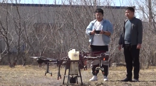 东北“新农人”考无人机执照备春耕