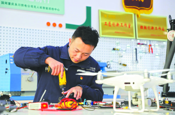 把无人机巡检做到极致——记国网工匠何涛