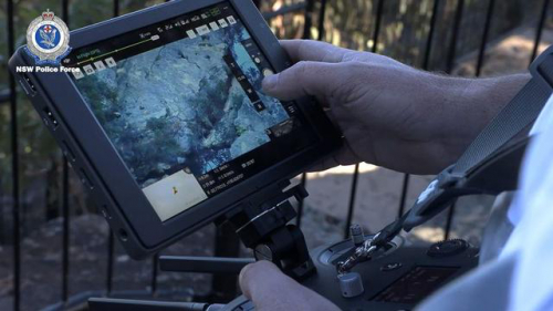 兴师动众不如一架掌上无人机，澳大利亚警察依赖上空中高科技