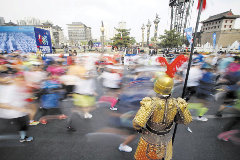 陕西首次！马拉松惊现黑飞无人机，操作者被拘留！