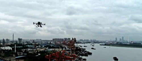 无人机巡航开出黄浦江水域船舶污染物违法排放首张“空中”罚单