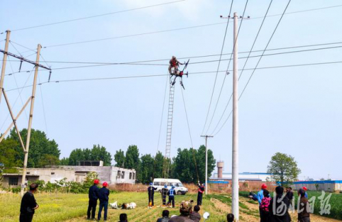 河北行唐：使用无人机，请远离高压线！