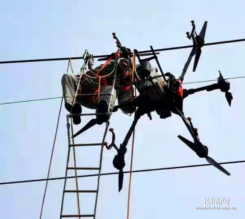 提醒：使用无人机，请远离高压线！