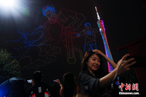 无人机点亮广州上空 描绘“大湾区 大未来”