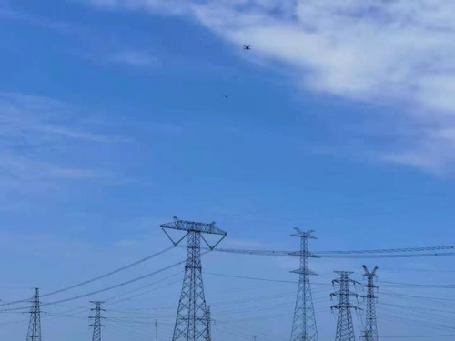 特高压线路下冒白烟？无人机紧急腾空特巡！