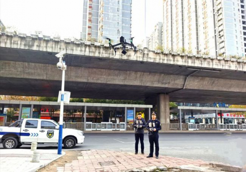 【我为群众办实事】无人机“飞手”专挑违建“下手”