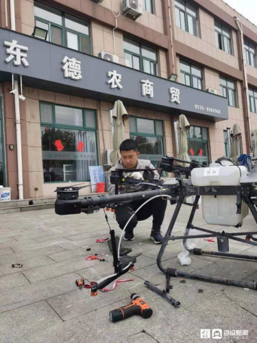 山东诸城：一名90后植保无人机“飞控手”的五一假期