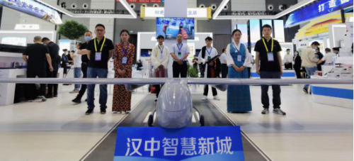 超高原无人机首次亮相丝博会