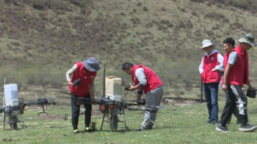 兰州大学助力渭源县首次实现无人机撒播种草20000亩