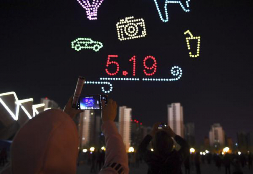 西宁举办无人机表演