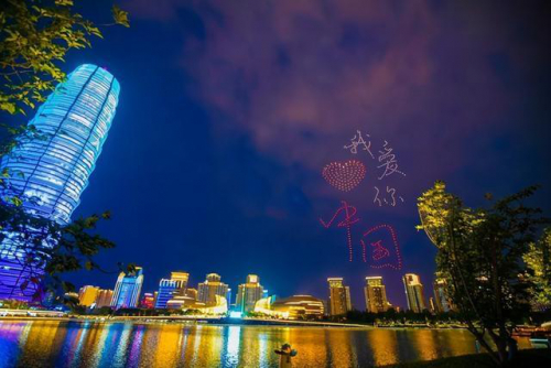 震撼！上千架无人机在如意湖上“空域造景”，开启中原品牌“天空时代”