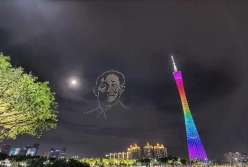 500架无人机昨晚在广州的夜空“画出”袁隆平