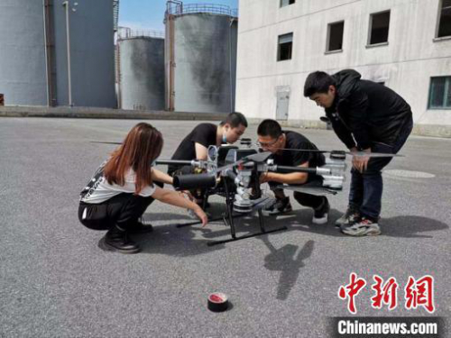 夜间高层建筑起火“老大难”？无人机灭火系统大有作为