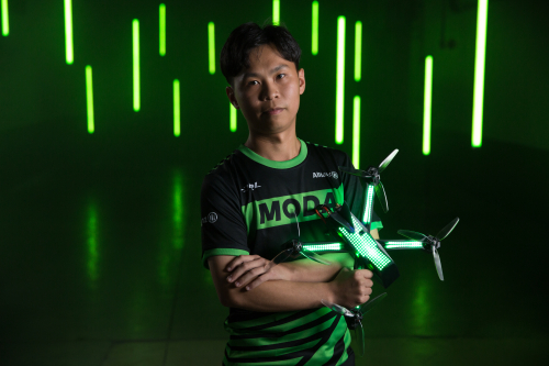 这是空中F1！无人机竞速涌现中国职业选手，拿年薪有奖金