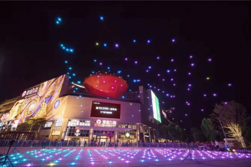 就在昨晚！数百台无人机腾空而起，点亮海宁！视频奉上......