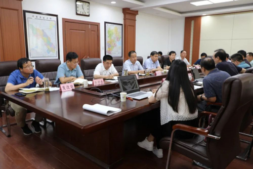 灵寿县委副书记、代县长武利芳主持召开无人机产业园项目调度会